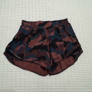 Lululemon Size 6 Camo Hotty Hot Shorts